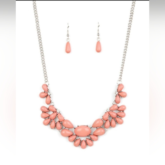 Womans Designer Necklace and Earrings Set. - Picture 2 of 6